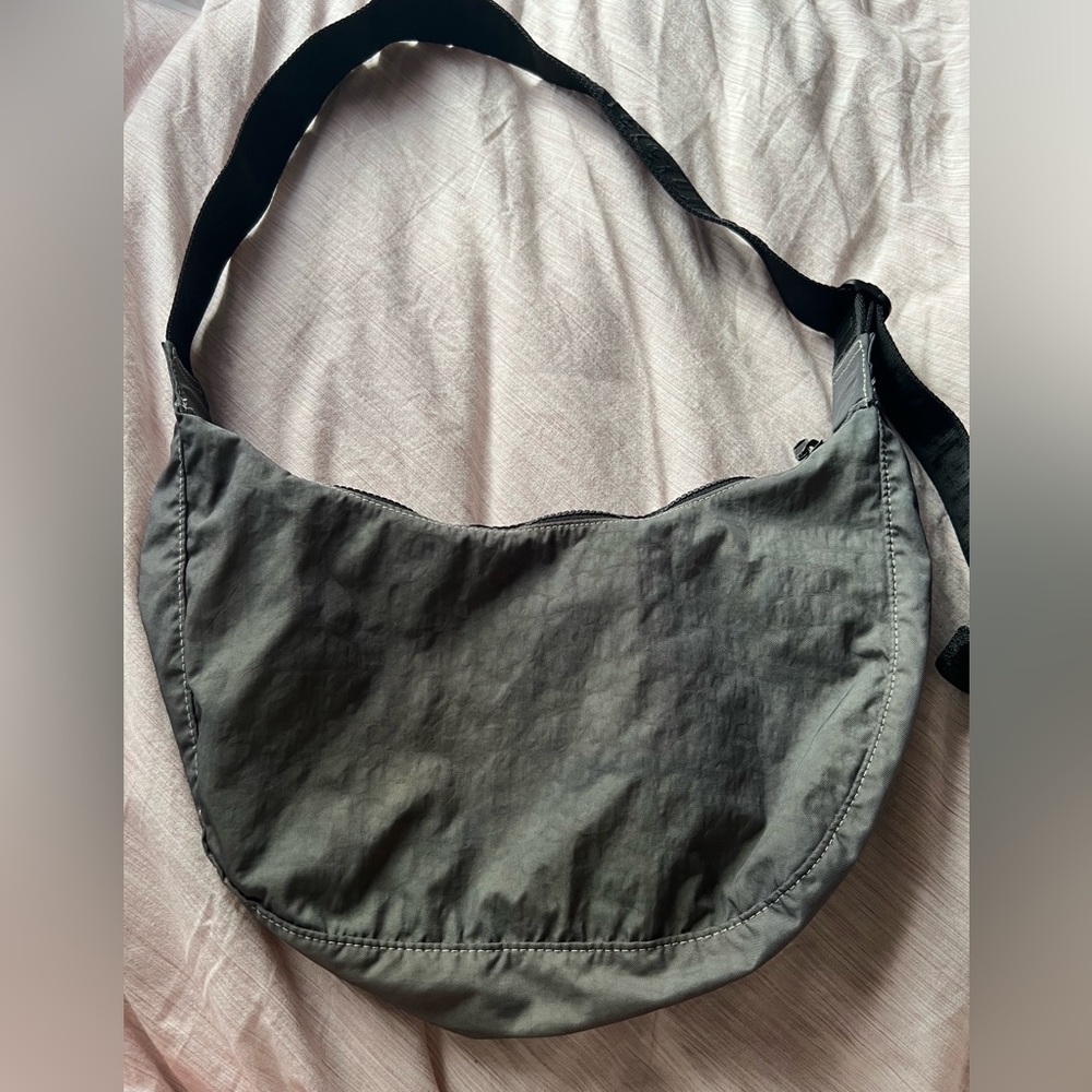 Baggu medium crescent (dyed gray)